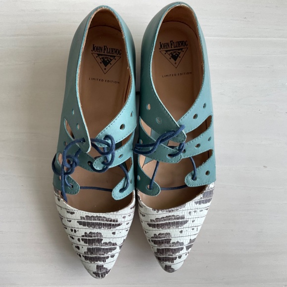 John Fluevog LIMITED EDITION Power Coal two-tone lace up - Picture 3 of 5